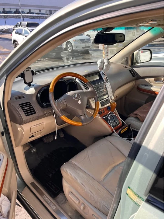 2004 Lexus RX 2nd Gen - Image 4 of 5