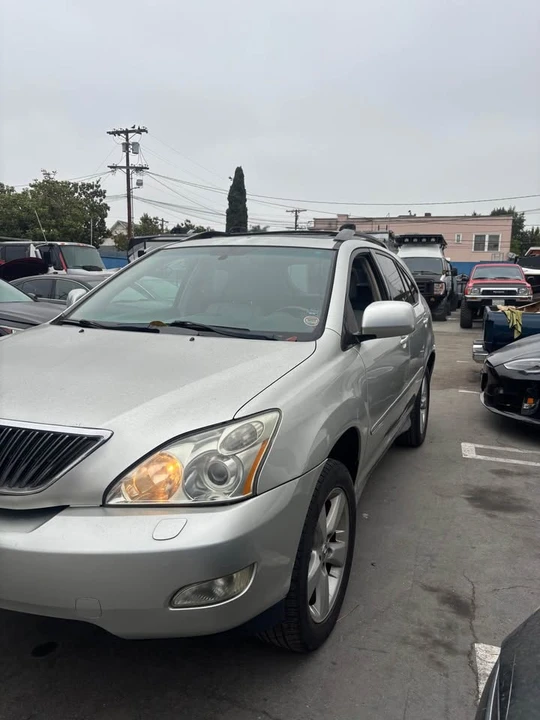 2004 Lexus RX 2nd Gen - Image 5 of 7
