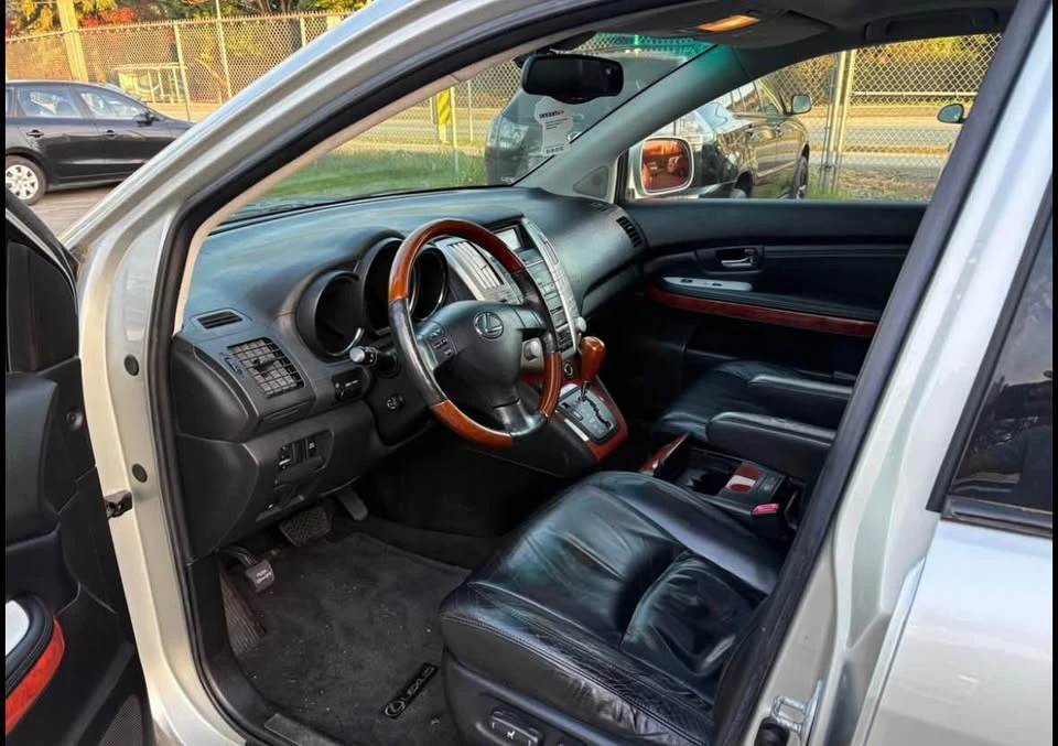 2004 Lexus RX 2nd Gen - Image 4 of 8