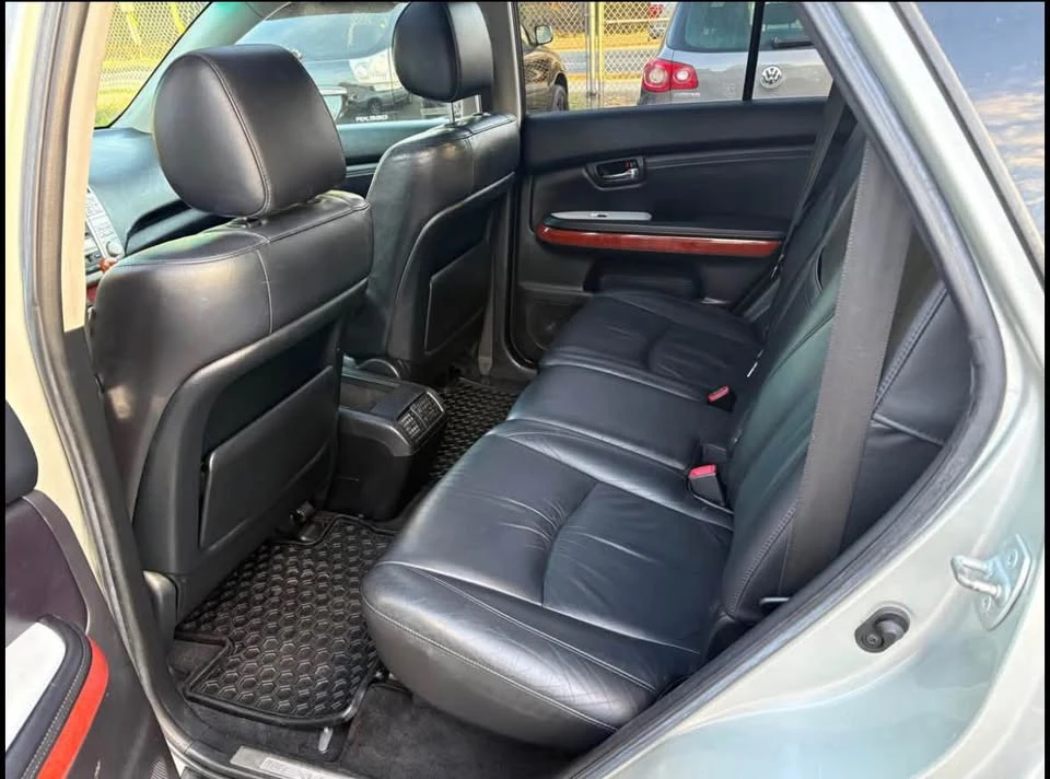 2004 Lexus RX 2nd Gen - Image 7 of 8