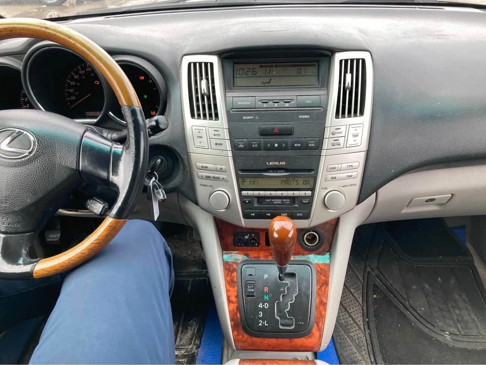 2004 Lexus RX 2nd Gen - Image 6 of 10