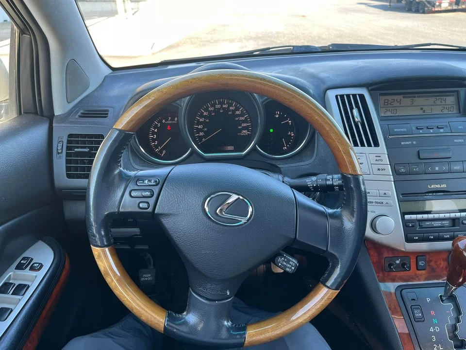 2004 Lexus RX 2nd Gen - Image 12 of 16