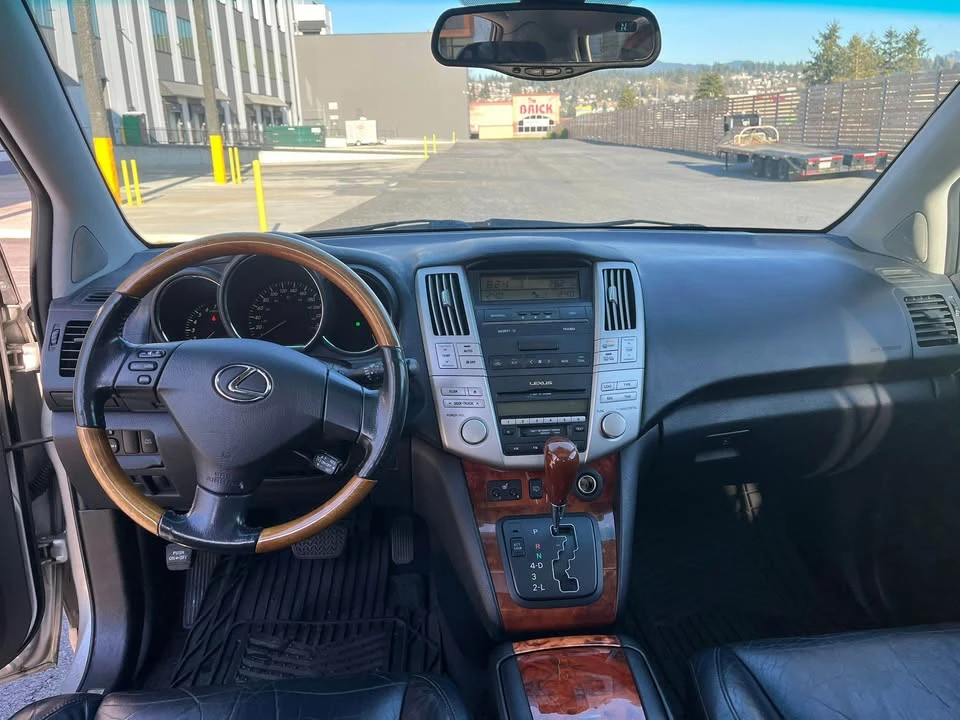 2004 Lexus RX 2nd Gen - Image 11 of 16