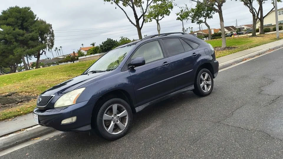 2004 Lexus RX 2nd Gen - Image 2 of 9