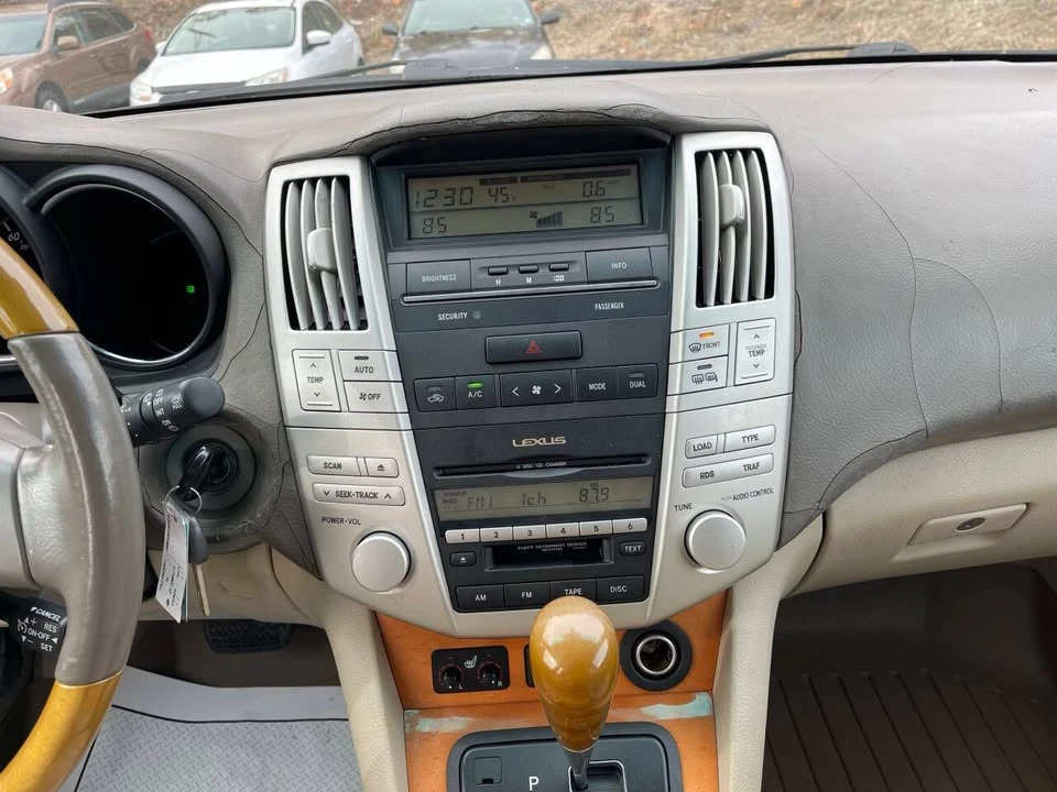 2004 Lexus RX 2nd Gen - Image 12 of 17