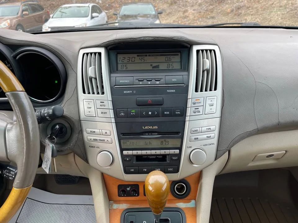 2004 Lexus RX 2nd Gen - Image 16 of 17