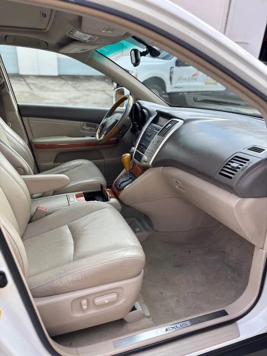 2004 Lexus RX 2nd Gen - Image 9 of 13