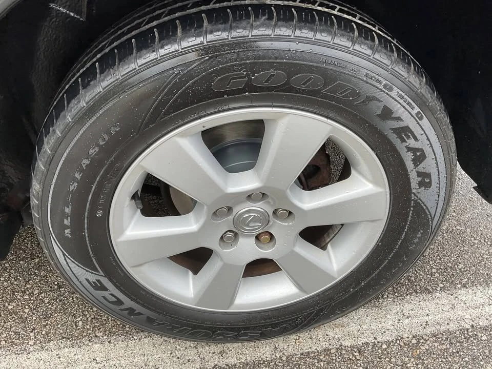 2004 Lexus RX 2nd Gen - Image 11 of 19