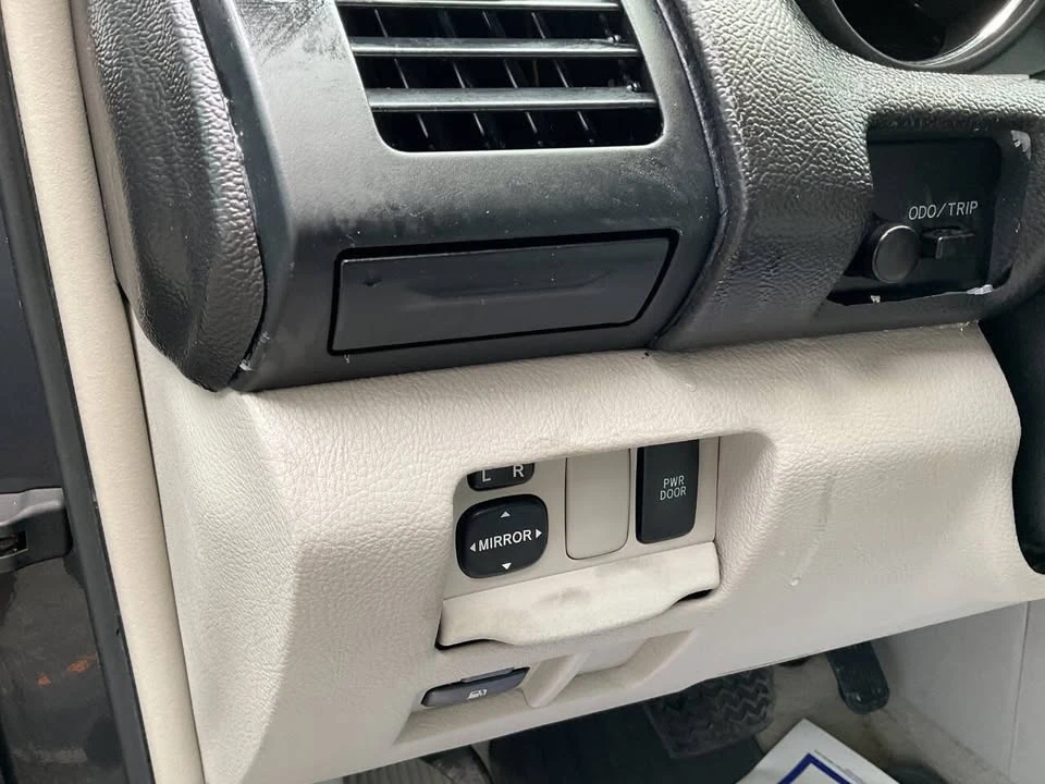 2004 Lexus RX 2nd Gen - Image 17 of 19