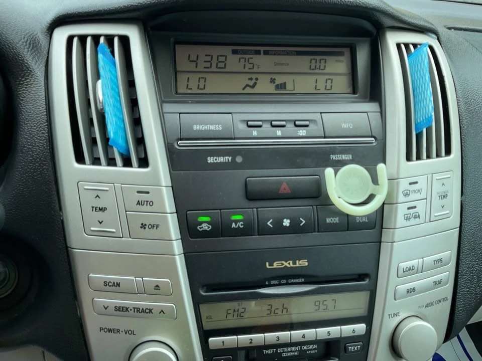 2004 Lexus RX 2nd Gen - Image 15 of 19