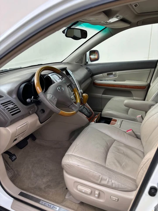 2004 Lexus RX 2nd Gen - Image 9 of 13