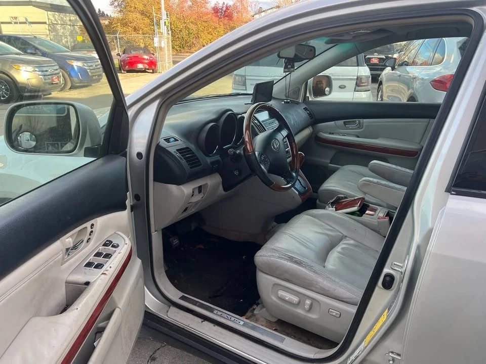 2004 Lexus RX 2nd Gen - Image 10 of 15