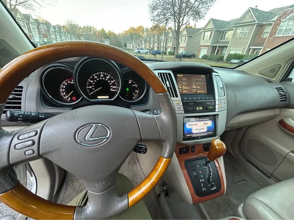 2004 Lexus RX 2nd Gen - Image 4 of 12