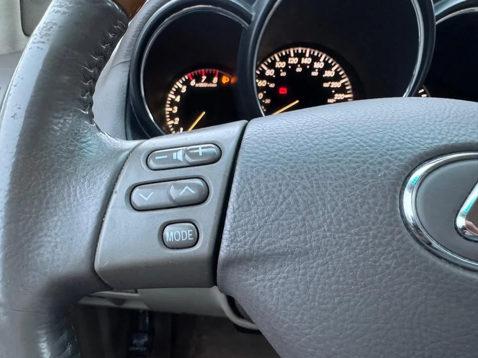 2004 Lexus RX 2nd Gen - Image 19 of 20