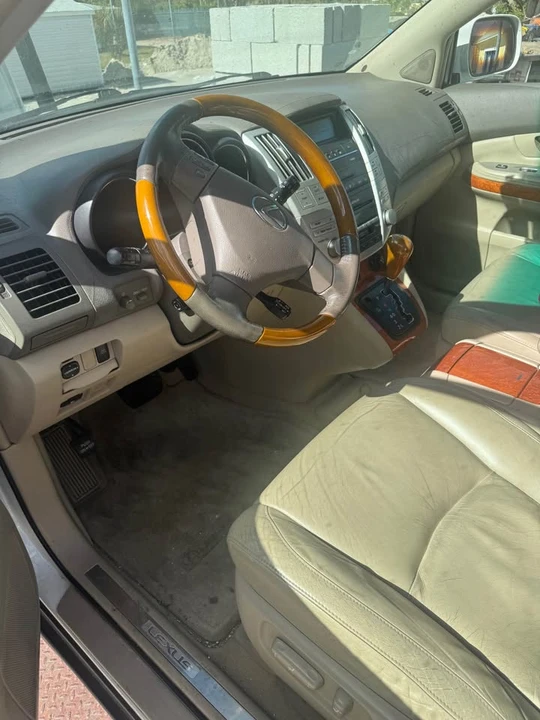2004 Lexus RX 2nd Gen - Image 3 of 3