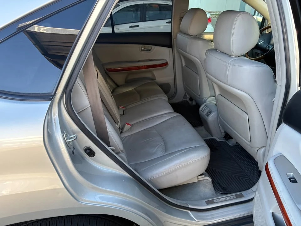 2004 Lexus RX 2nd Gen - Image 8 of 14