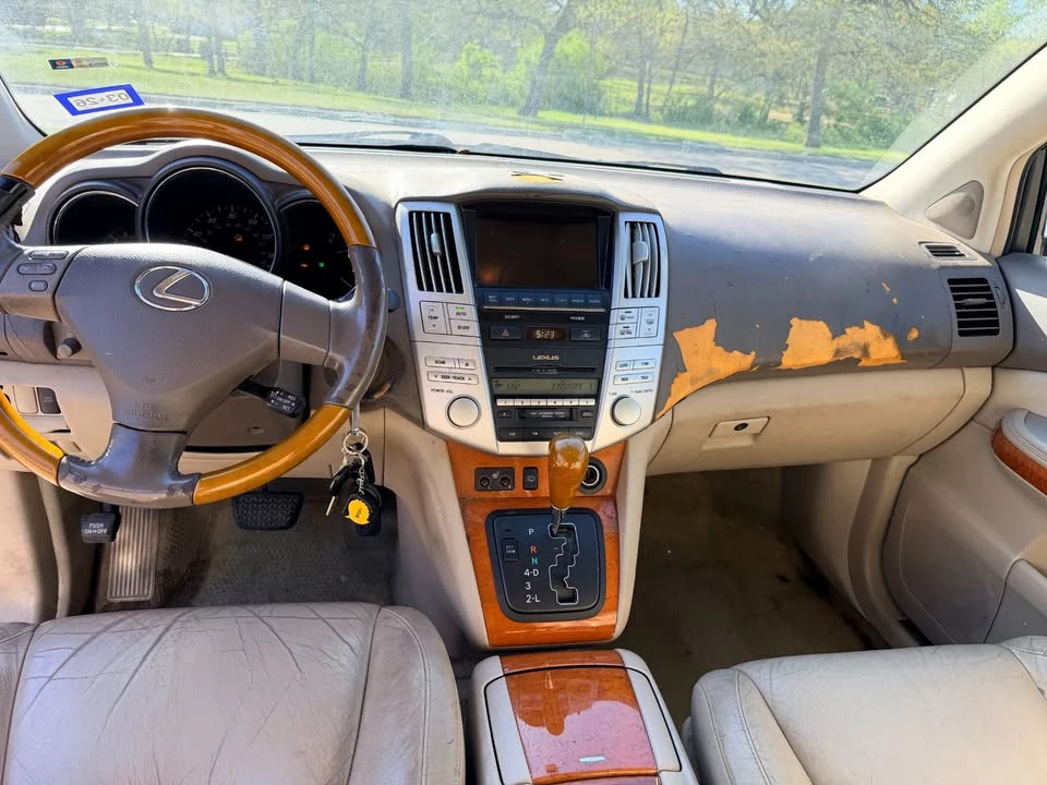 2004 Lexus RX 2nd Gen - Image 9 of 15