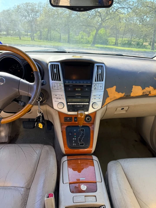 2004 Lexus RX 2nd Gen - Image 10 of 15