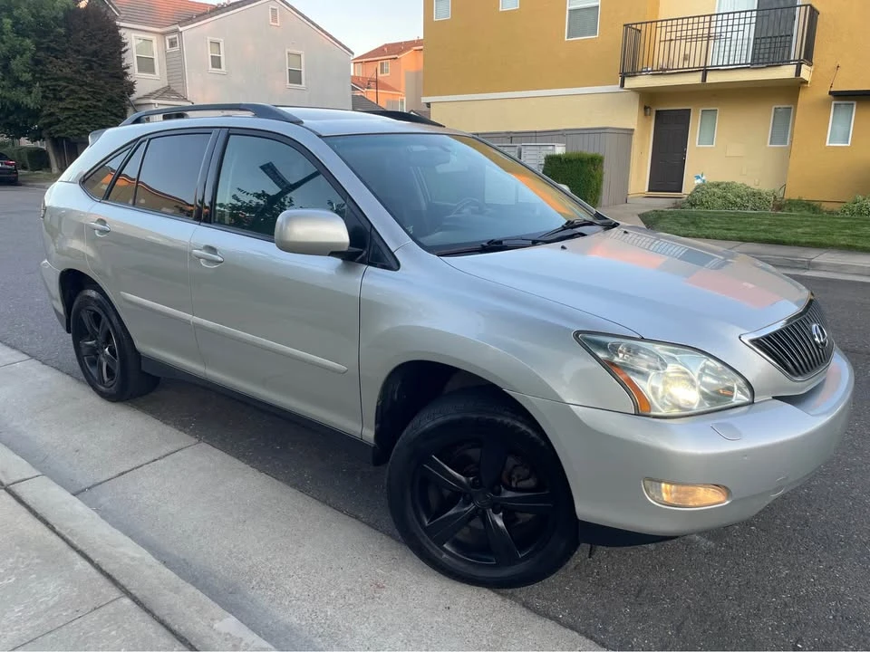 2004 Lexus RX 2nd Gen - Image 2 of 9