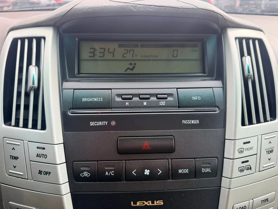 2004 Lexus RX 2nd Gen - Image 17 of 20
