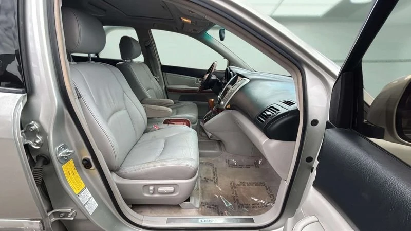 2004 Lexus RX 2nd Gen - Image 11 of 15