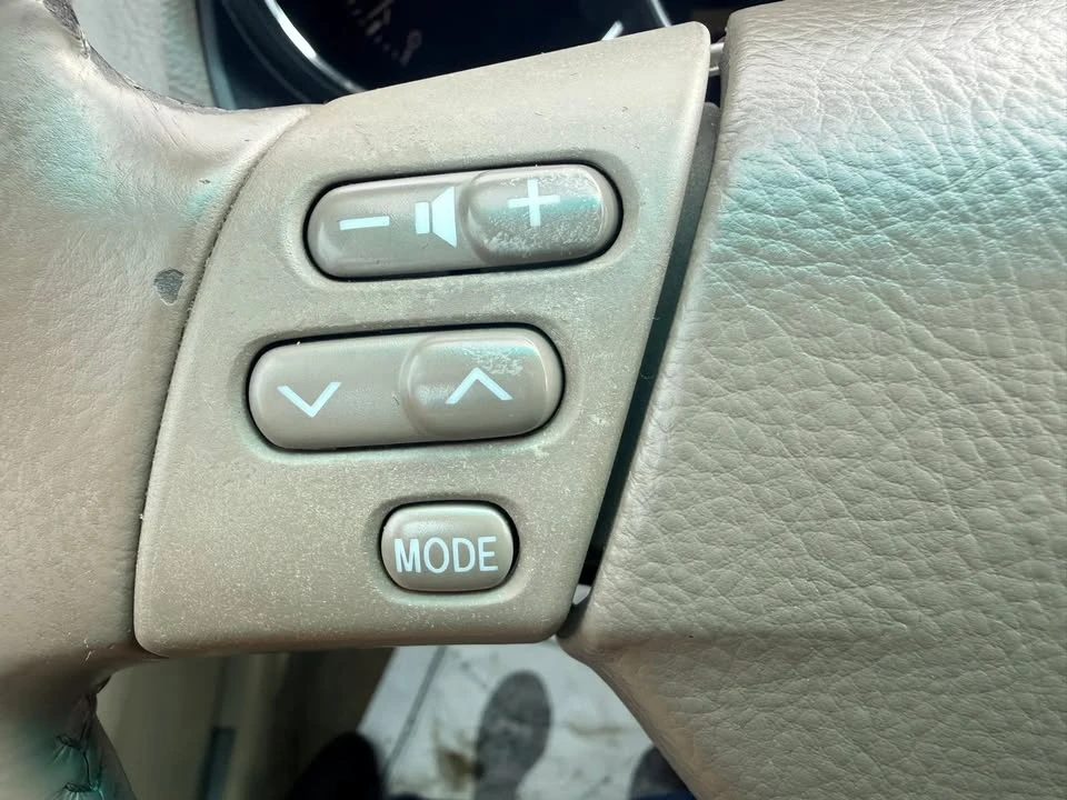 2004 Lexus RX 2nd Gen - Image 12 of 20