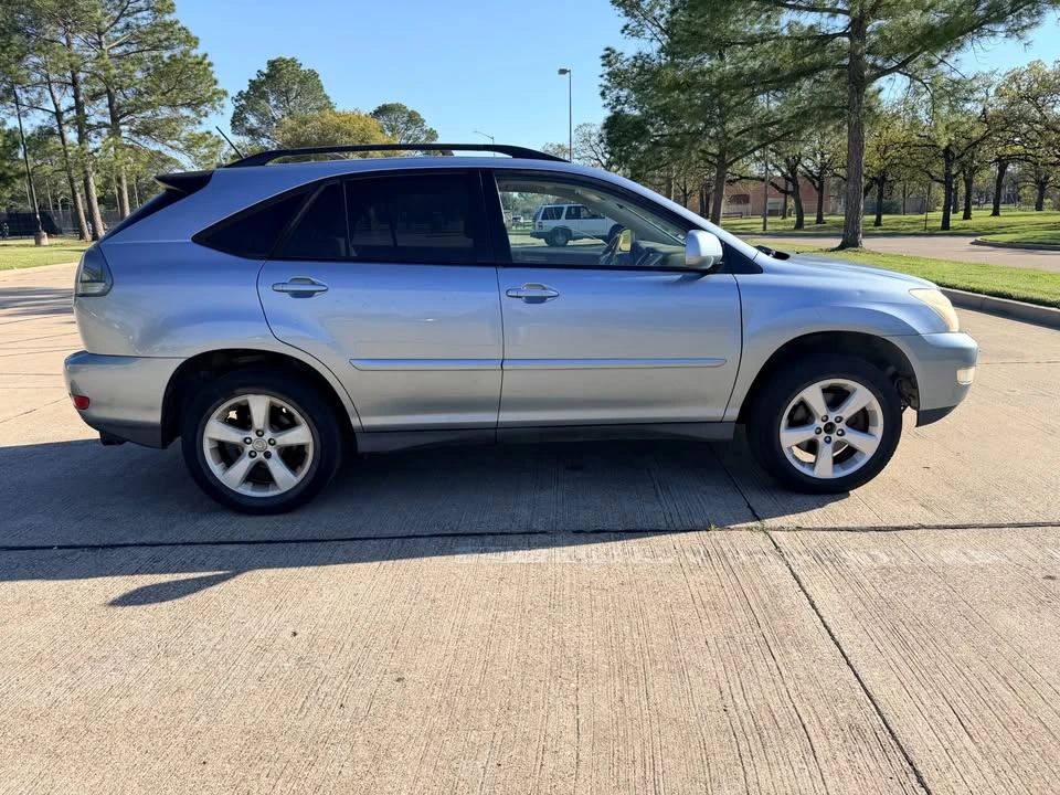 2004 Lexus RX 2nd Gen - Image 4 of 15