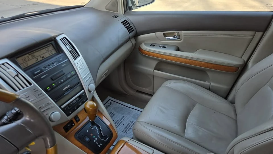 2004 Lexus RX 2nd Gen - Image 9 of 14