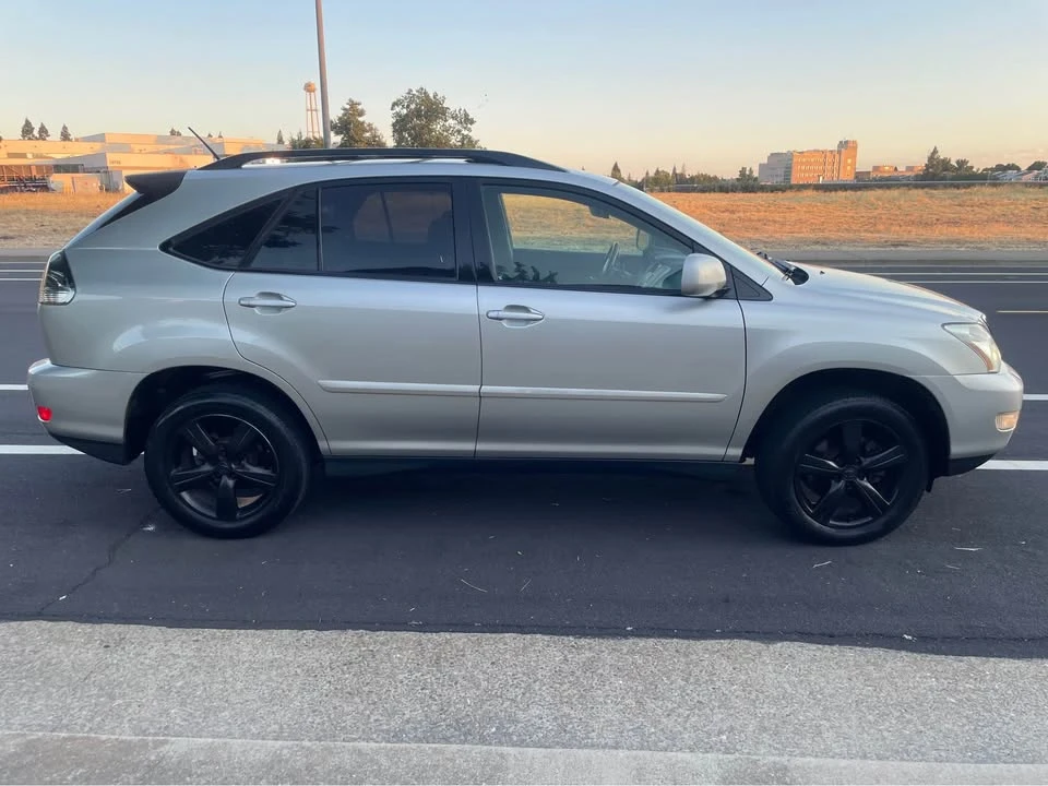 2004 Lexus RX 2nd Gen - Image 2 of 9