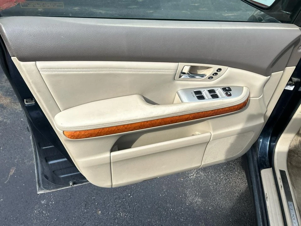 2004 Lexus RX 2nd Gen - Image 12 of 18