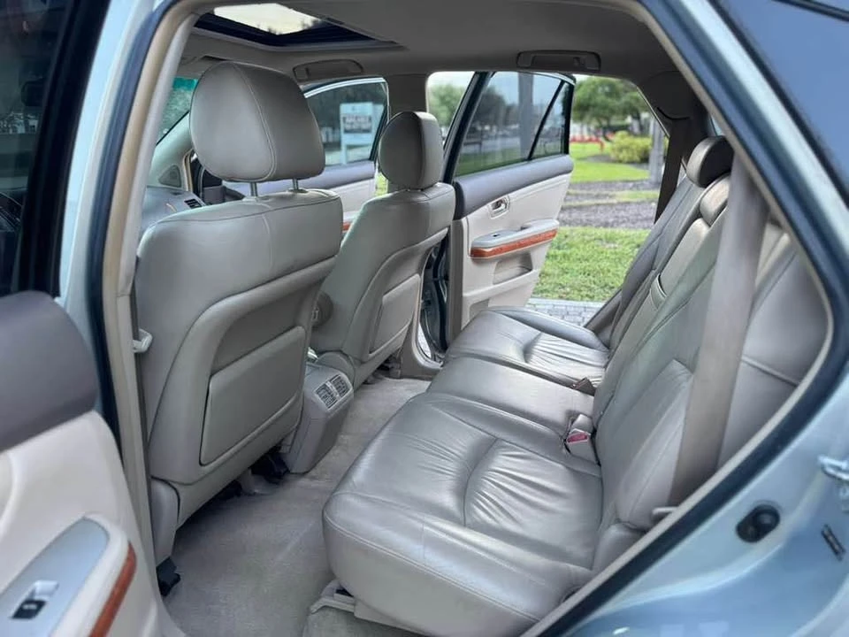 2004 Lexus RX 2nd Gen - Image 7 of 8