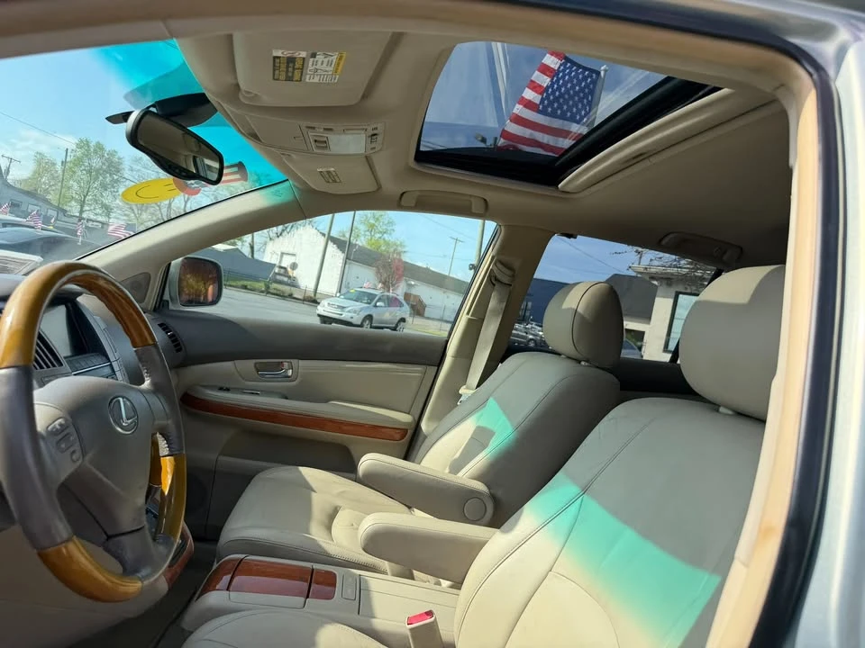 2004 Lexus RX 2nd Gen - Image 11 of 20