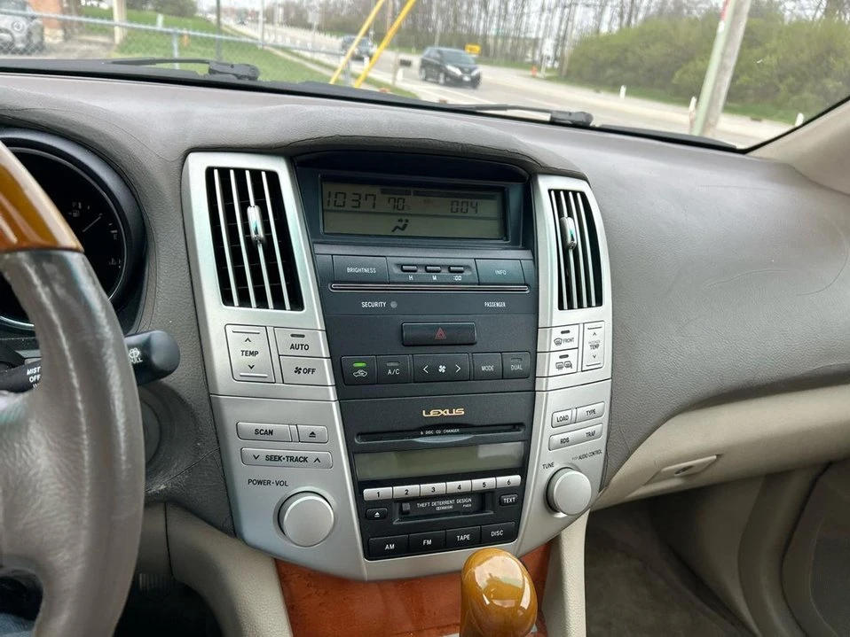 2004 Lexus RX 2nd Gen - Image 16 of 18