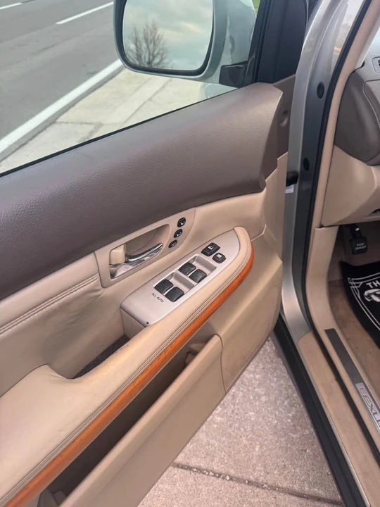 2004 Lexus RX 2nd Gen - Image 12 of 17
