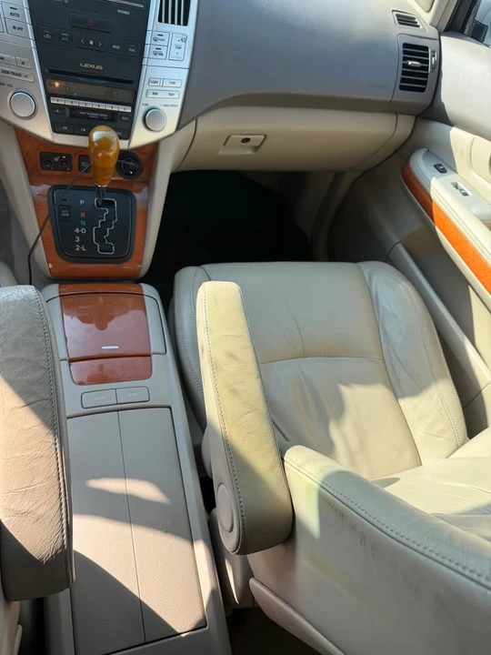 2004 Lexus RX 2nd Gen - Image 9 of 16