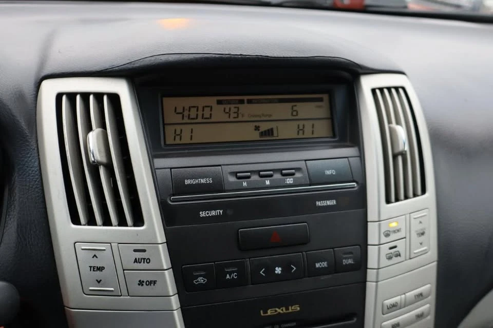 2004 Lexus RX 2nd Gen - Image 17 of 20