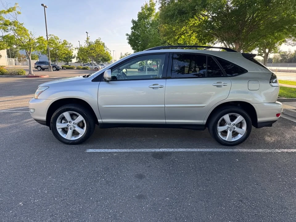 2004 Lexus RX 2nd Gen - Image 2 of 17