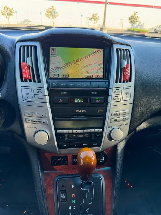 2004 Lexus RX 2nd Gen - Image 13 of 17
