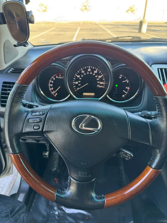 2004 Lexus RX 2nd Gen - Image 14 of 17