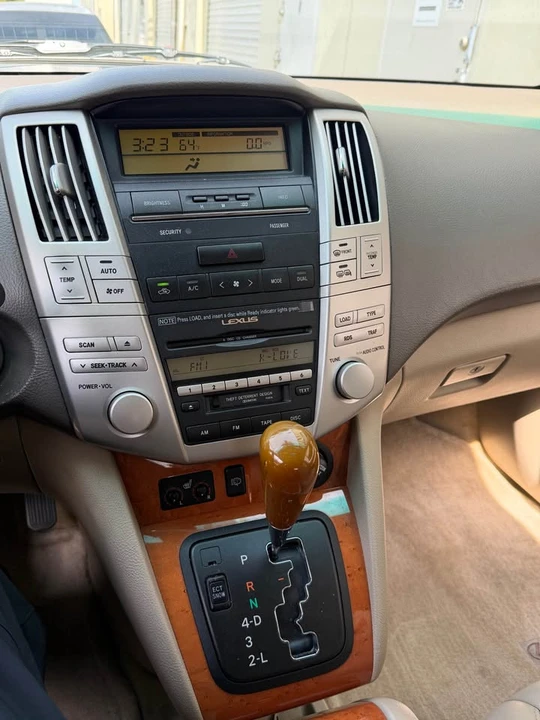 2004 Lexus RX 2nd Gen - Image 12 of 15