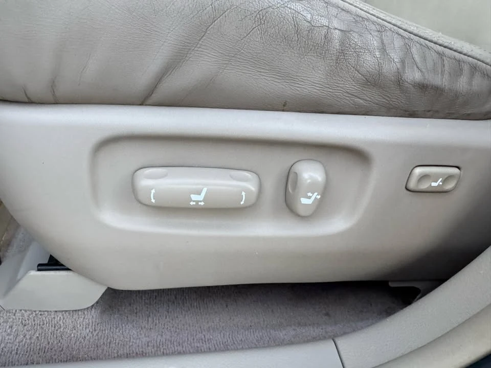 2004 Lexus RX 2nd Gen - Image 16 of 20