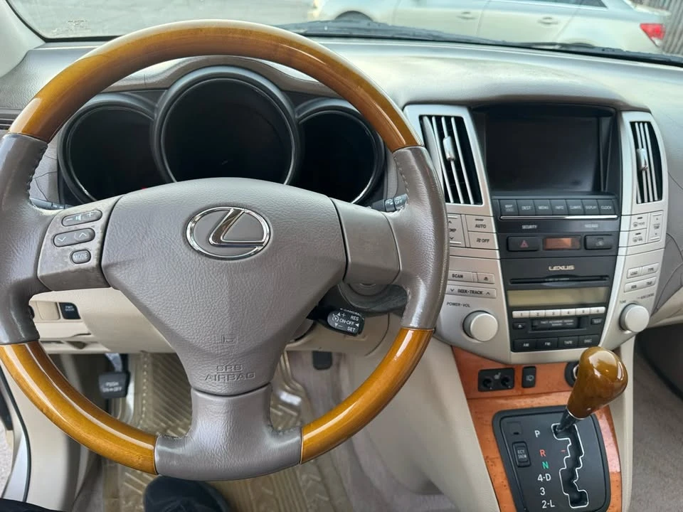 2004 Lexus RX 2nd Gen - Image 17 of 20