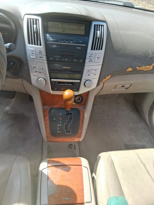 2004 Lexus RX 2nd Gen - Image 17 of 20