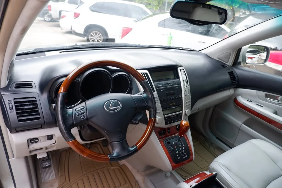2004 Lexus RX 2nd Gen - Image 8 of 20