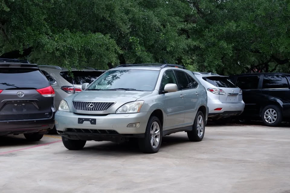 2004 Lexus RX 2nd Gen - Image 5 of 20