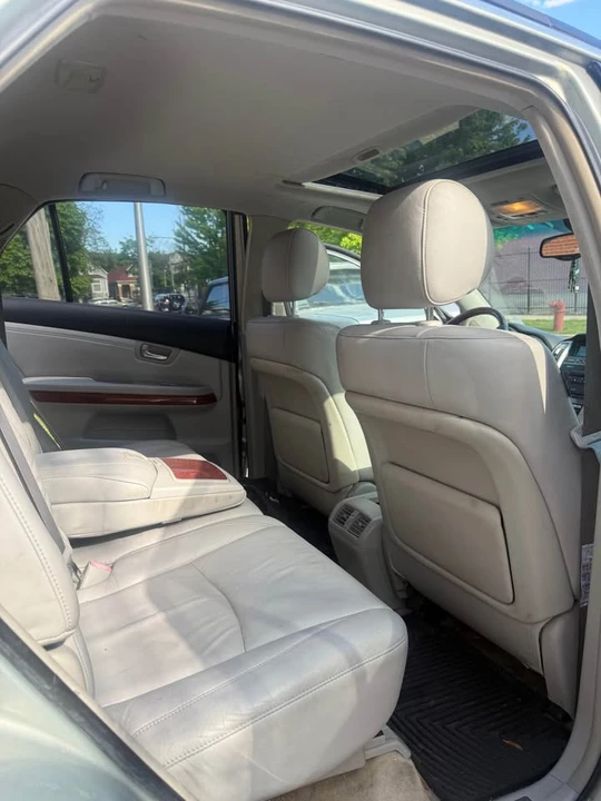 2004 Lexus RX 2nd Gen - Image 16 of 20