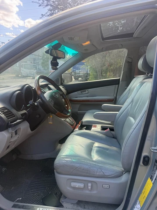 2004 Lexus RX 2nd Gen - Image 13 of 20