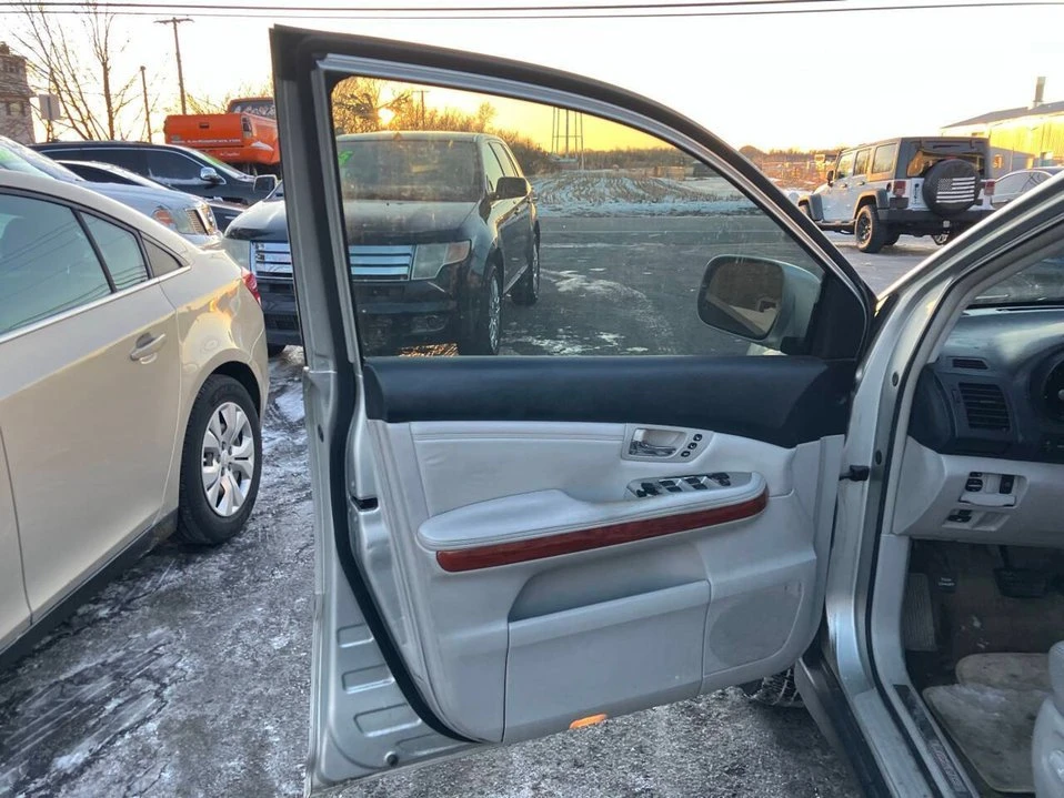 2004 Lexus RX 2nd Gen - Image 15 of 20