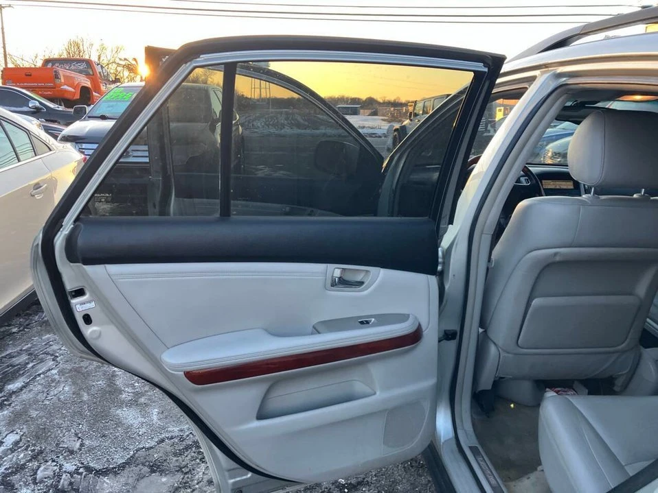 2004 Lexus RX 2nd Gen - Image 16 of 20