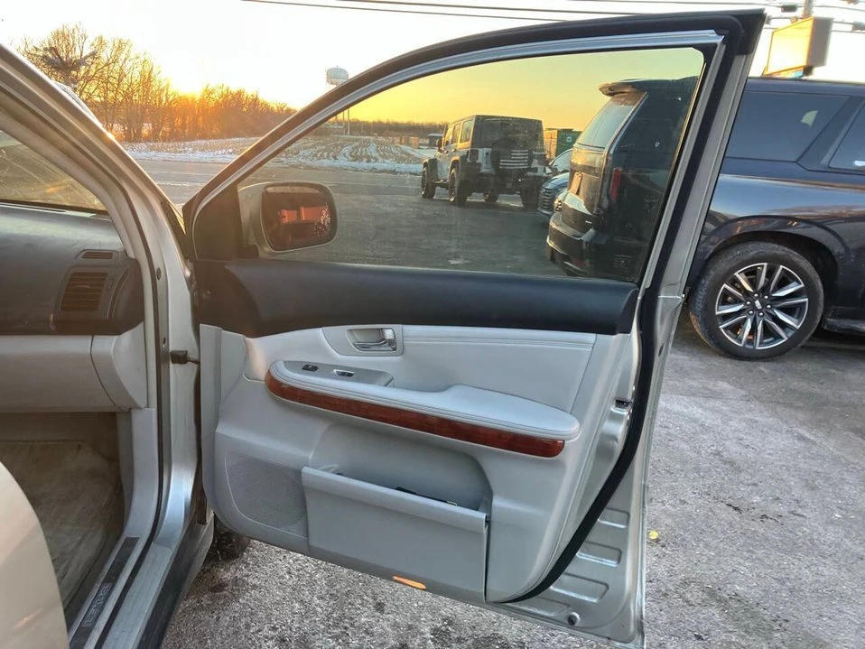 2004 Lexus RX 2nd Gen - Image 18 of 20